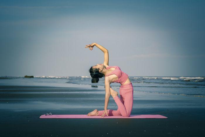 asana-in-spiaggia