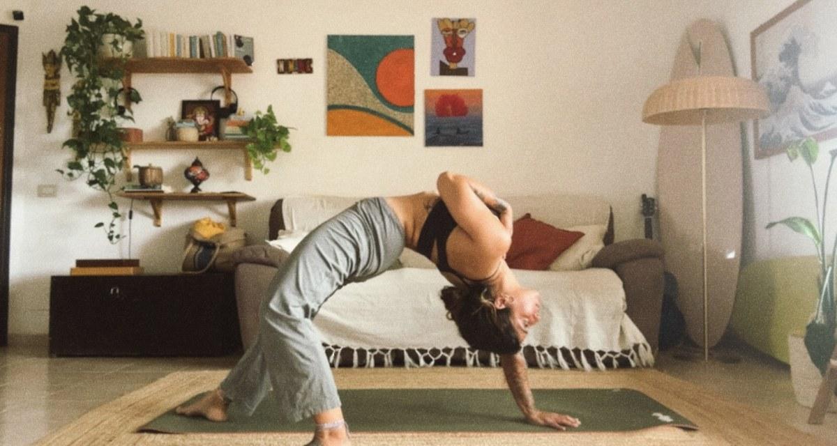 Anna in pratica yoga in natura